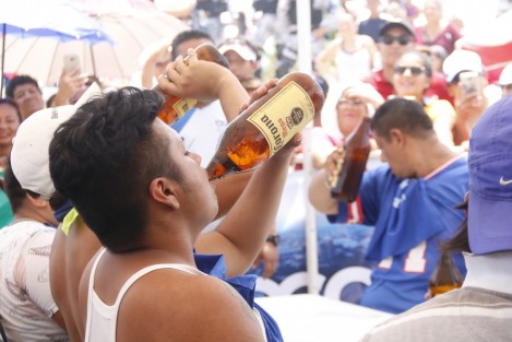 En el marco de las fiestas de Santa Ana, en Boca del Río, Ver., realizaron concursos de comelones, yardas, palo encebado y cuerdas; aunque para nada tengan que ver con la fiesta religiosa.