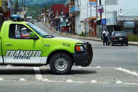 Tránsito del estado instaló en Tlapacoya,  módulo de orientación vial por el periodo vacacional de verano.