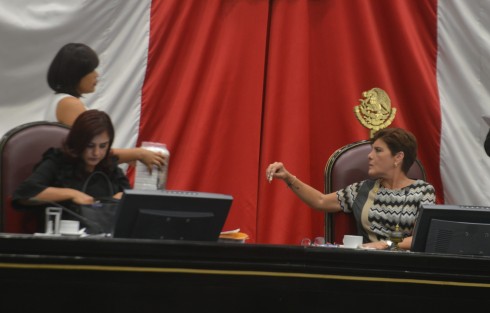 La diputada Copete Zapot pidió a los legisladores que cooperan para unas personas que combaten el cáncer, pero al parecer su  más reciente bono de productividad, aun no ha sido depositado.   