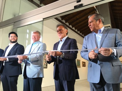 El gobernador Miguel Ángel Yunes Linares, acompañado de integrantes de su gabinete inauguró la exposición Interpretaciones Formales, integrada por 16 obras que habían sido incautadas de las propiedades recuperadas de exfuncionarios estatales y adquiridas con recursos de los veracruzanos. 