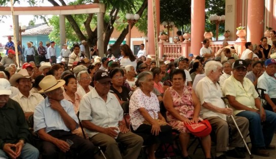  Con el fin de cumplir con los lineamientos de transparencia y participación ciudadana, este día se llevó a cabo la elección del Comité de Contraloría Social del programa para adultos mayores, 65 y Más, de la cabecera municipal de Teocelo, Veracruz.