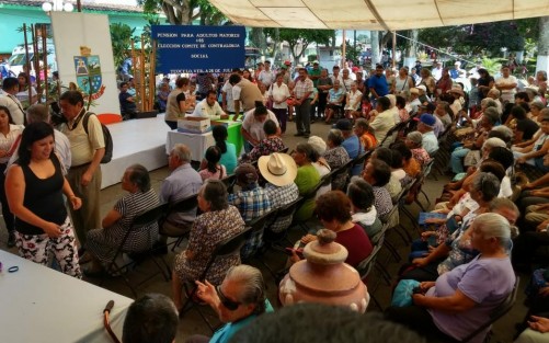  Con el fin de cumplir con los lineamientos de transparencia y participación ciudadana, este día se llevó a cabo la elección del Comité de Contraloría Social del programa para adultos mayores, 65 y Más, de la cabecera municipal de Teocelo, Veracruz. 