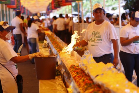 El tradicional Filete Relleno de Mariscos de las fiestas patronales, fue repartido entre los boqueños. Con más de 100 metros de longitud, el platillo fue degustado por el alcalde y su comitiva. 
