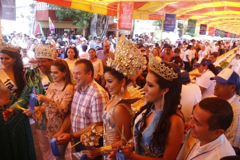 El tradicional Filete Relleno de Mariscos de las fiestas patronales, fue repartido entre los boqueños. Con más de 100 metros de longitud, el platillo fue degustado por el alcalde y su comitiva. 