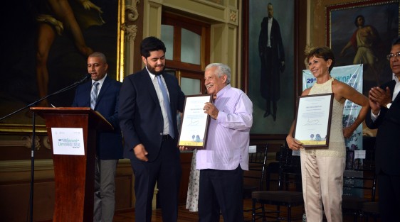 Destacó el reconocimiento que se le otorgó a  la trayectoria de tres destacados veracruzanos:  Martha Elena Sahagún Morales, Alberto de la Rosa y Teodoro Cano García. 