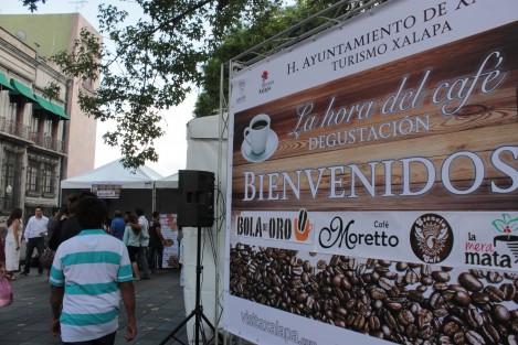 Este sábado, como todos durante este verano, de 17:00 a 18:00 horas, tendrá lugar la <em>Hora del Café</em>, una degustación gratuita del aromático producto de la región.  