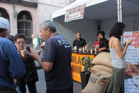 Este sábado, como todos durante este verano, de 17:00 a 18:00 horas, tendrá lugar la <em>Hora del Café</em>, una degustación gratuita del aromático producto de la región.  
