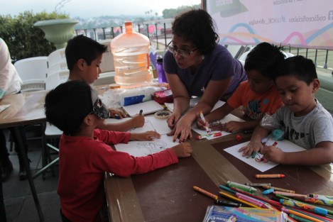 El Colectivo de Divulgación de Ciencia y Educación realizó una jornada de talleres en el parque Juárez de Xalapa, en donde niños, principalmente, pudieron acercarse al conocimiento científico de una manera divertida.