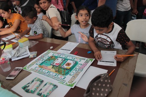 El Colectivo de Divulgación de Ciencia y Educación realizó una jornada de talleres en el parque Juárez de Xalapa, en donde niños, principalmente, pudieron acercarse al conocimiento científico de una manera divertida.