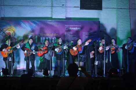 
Con éxito concluyó el 5o Festival de Tunas Femeniles Xalapa 2018, con un concierto en el foro de la Casa del Lago UV, evento que dejó en claro una vez más, que cuando las mujeres trabajan y suman, no hay proyecto inalcanzable. 
