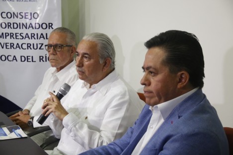 El presidente del Consejo Coordinador Empresarial, José Manuel Urreta, realizó la presentación de la Agenda de Trabajo del <em>Plan de Desarrollo de Proveedores de la Industria de Hidrocarburos para las Zonad Petroleras del Estado de Veracruz</em>.  