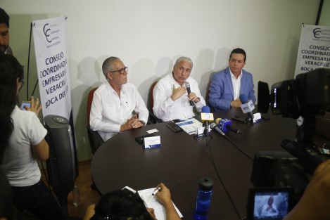 El presidente del Consejo Coordinador Empresarial, José Manuel Urreta, realizó la presentación de la Agenda de Trabajo del <em>Plan de Desarrollo de Proveedores de la Industria de Hidrocarburos para las Zonas Petroleras del Estado de Veracruz</em>.  