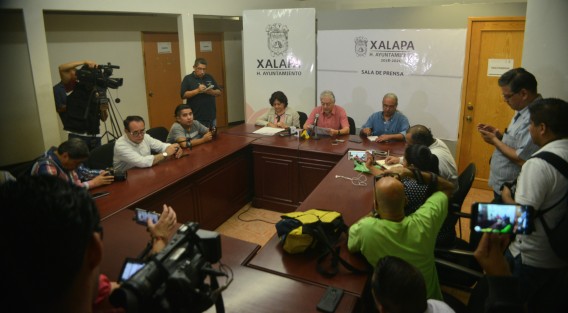 El alcalde de Xalapa, Hipólito Rodríguez, después de siete meses de gestión, anunció varias obras de pavimentación para las colonias Lomas de San Rique, Arroyo Blanco, Unión y Moctezuma.
