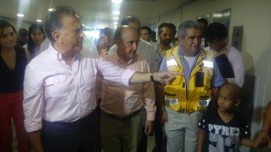 El gobernador del estado, Miguel Ángel Yunes Linares, realizó un recorrido para supervisar las obras de mejoramiento por el Hospital del Niño y el Hospital Regional de Alta Especialidad de Veracruz.