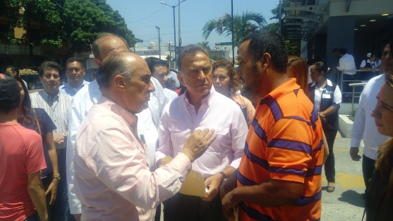 El gobernador del estado, Miguel Ángel Yunes Linares, realizó un recorrido para supervisar las obras de mejoramiento por El Hospital del Niño y el Hospital Regional de Alta Especialidad de Veracruz.