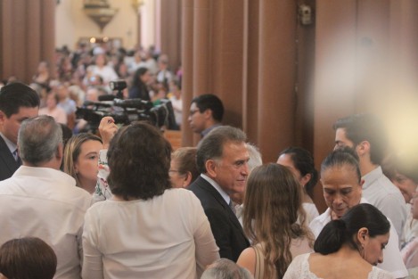 De cuerpo presente también estuvieron en la celebración eucarística el Gobernador Miguel Ángel Yunes Linares y el secretario de Gobierno Rogelio Franco.  
