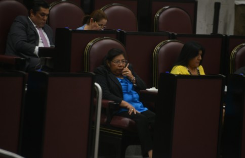 Con una maratónica sesión de 81 puntos en el orden día, diputados de 64 legislatura concluyen el segundo periodo ordinario de Sesiones en la que la mayoría hace de todo para no dormirse. 