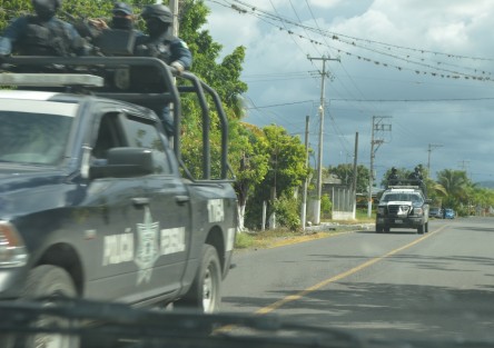 Entre los detenidos de esta madrugada está al menos un miembro delictivo involucrado en el ataque a elementos del SSP del pasado 10 de julio en la Unidad Esquer, donde resultó herido un oficial y los sujetos escaparon por veredas y canales. 