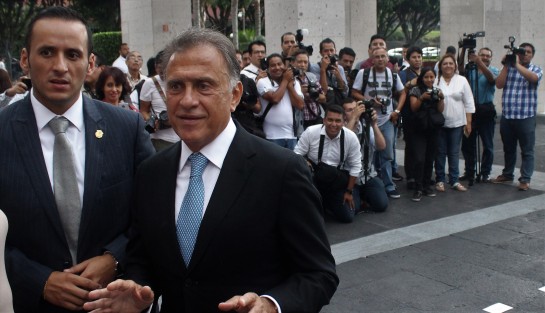 Luego de la instalación del Comité Coordinador del Sistema Estatal Anticorrupción, se tomaría la foto oficial, lo cual no fue posible debido a que los funcionarios andaban distraídos por otro lado. 