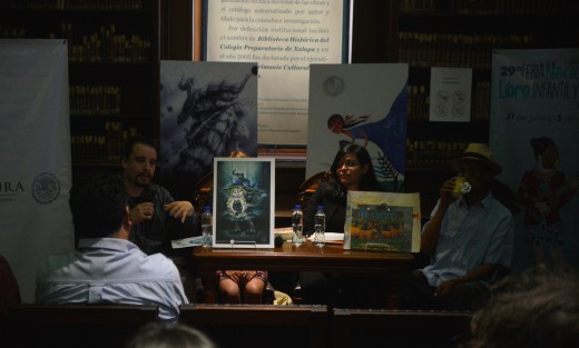 En la biblioteca histórica del Colegio Preparatorio se realizó la mesa redonda: Galería de Arte en el interior de un libro, con participación de artistas como  Claudia Navarro, Honorio Robledo y Víctor Vega Cataño.