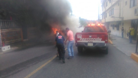 Alarma causó en Papantla el incendio de un  autobús de la línea TUPR, número económico 558 y placas 927-670-W de marca DINA, cuando salía de la terminal, ubicada en la calle Juárez frente a las instalaciones del ADO.  Afortunadamente no hubo lesionados.  