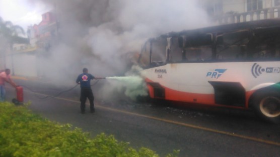 Alarma causó en Papantla el incendio de un  autobús de la línea TUPR, número económico 558 y placas 927-670-W de marca DINA, cuando salía de la terminal, ubicada en la calle Juárez frente a las instalaciones del ADO.  Afortunadamente no hubo lesionados.  