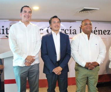 El gobernador electo de Veracruz, Cuitláhuac García Jiménez, presentó al empresario Ernesto Pérez  Astorga como el próximo titular de la SEDECOP en el estado, durante la nueva administración. 