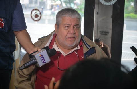  El dirigente estatal del partido Movimiento de Regeneración Nacional (Morena), Manuel Huerta Ladrón de Guevara dio a conocer que no permitirán que el gobernador Miguel Ángel Yunes Linares intente amedrentar a los legisladores locales por no respaldar sus medidas, mismas que dijo, buscan violentar la ley.