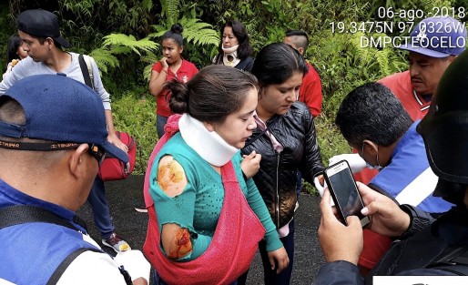 Saldo de 16 heridos deja esta tarde la volcadura de un autobús de pasajeros de la línea Excelsior, en el Km 11 de la carretera  de Teocelo rumbo a Cosautlán. Afortunadamente sin víctimas fatales.