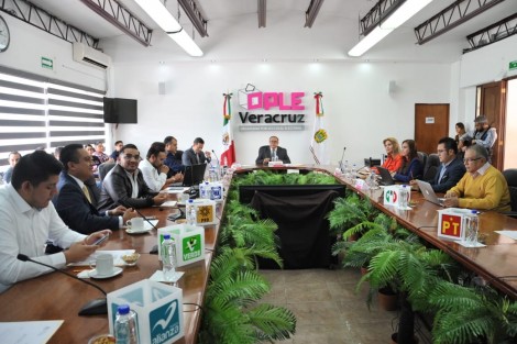 En sesión solemne, Arduizur Martínez Vázquez, rindió protesta como titular de la Unidad Técnica de Igualdad de Género e Inclusión del OPLE Veracruz.