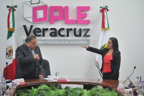 En sesión solemne, Arduizur Martínez Vázquez, rindió protesta como titular de la Unidad Técnica de Igualdad de Género e Inclusión del OPLE Veracruz.