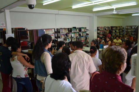 Abarrotan el módulo del INE en Tlapacoyan, este martes y miércoles aún brindarán servicio.
