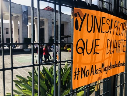 Mientras el Gobernador Yunes Linares en conferencia de prensa afirmó que desde el pasado domingo desistió de enviar la propuesta de magistrados al Congreso, la bancada de MORENA declaró que dicho punto estaba incluido en la orden del día.  
