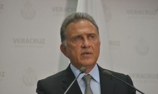 Yunes Linares presumió independencia de Poderes a partir de su administración y  condenó la toma del Palacio Legislativo por parte de la bancada de MORENA.