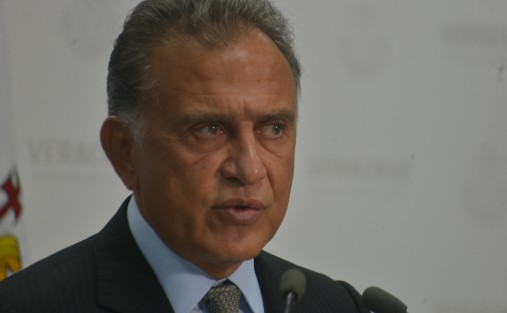 En conferencia de prensa, el gobernador Miguel Ángel Yunes Linares informó que desde el pasado domingo desistió de enviar al Congreso del Estado su propuesta para la designación de 12 magistrados, esto aunque se encuentra dentro de sus atribuciones como jefe del Ejecutivo Estatal. 