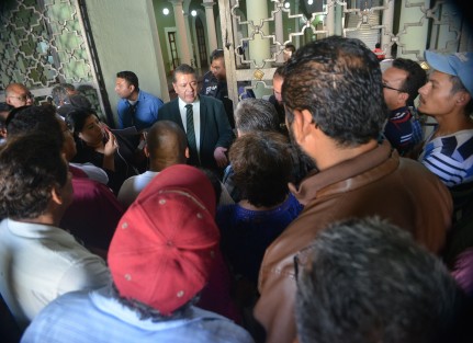 Aunque no se les permitía el ingreso a la <em>casa del pueblo</em> al final fueron recibidos por el Secretario de Gobierno.  