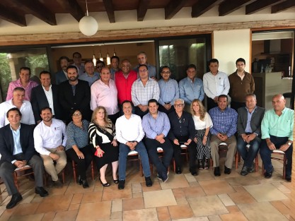 Libertad de expresión y convenios para promoción de  acciones gubernamentales, principalmente las enfocadas a promover el turismo, ofreció el gobernador electo, Cuitláhuac García Jiménez al reunirse con empresarios radiofónicos.  
