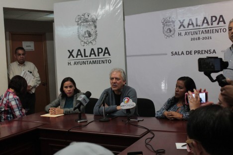 Autoridades municipales de Xalapa informaron sobre la clausura parcial del estacionamiento de la plaza comercial Ánimas, debido a deterioro en la estructura del mismo.  