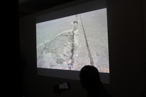Durante la conferencia de prensa, autoridades del Ayuntamiento de Xalapa presentaron imágenes de los daños en el estacionamiento de Plaza Ánimas, tales como separación de vigas y losas fracturadas.