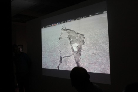 Durante la conferencia de prensa, autoridades del Ayuntamiento de Xalapa presentaron imágenes de los daños en el estacionamiento de Plaza Ánimas, tales como separación de vigas y losas fracturadas.