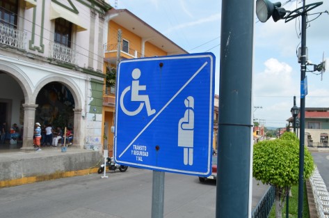  Necesario respetar espacios para personas con capacidades diferentes.

