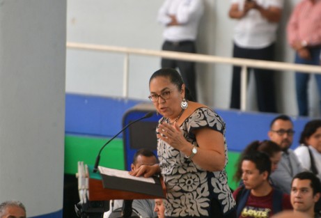 En el Gimnasio Universitario del Campus para la Cultura, las Artes y el Deporte de la Universidad Veracruzana, la rectora Sara Ladrón  de Guevara y el gobernador electo de Veracruz, Cuitláhuac García, encabezaron la apertura del ciclo escolar y bienvenida  a alumnos de nuevo ingreso de la Universidad Veracruzana.
