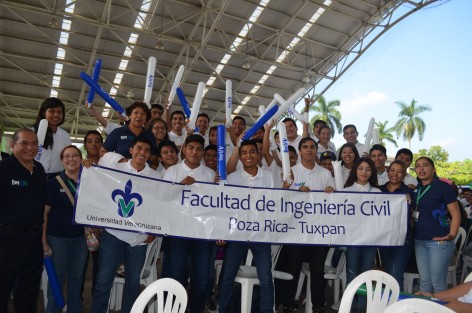 Tal y como se hizo en la ciudad de Xalapa, este viernes, autoridades de la vicerrectoría de la UV en la zona norte (Poza Rica - Tuxpan), encabezada por José Luis Alanís Méndez, dieron la bienvenida oficial a los 2 mil 300 nuevos estudiantes que se sumarán a alguno de los 27 programas educativos con los que cuenta la institución en esta zona.