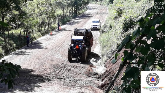  El alcalde de Teocelo, Mario Chama, reportó que se encuentran rehabilitadas las cinco carreteras que fueron afectadas por deslaves ocurridos debido a la tormenta eléctrica que se registró la tarde de este viernes; esto, gracias a la pronta respuesta de los equipos de protección civil y de seguridad pública municipal. 