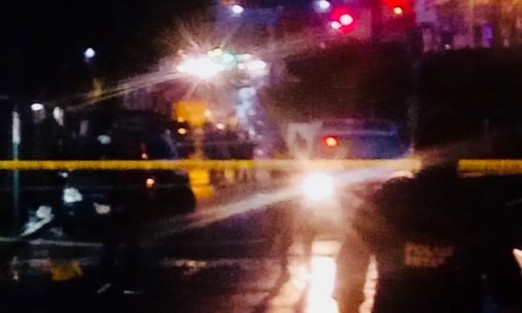 Un muerto y dos lesionados es el saldo extraoficial de una balacera suscitada la tarde noche de este sábado en las inmediaciones del Mercado Luis G. Rendón y Plaza Museo, en Xalapa, Ver.