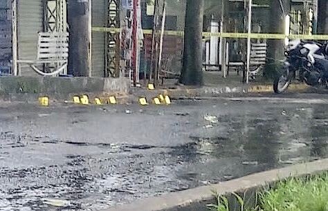 Un muerto y dos lesionados es el saldo extraoficial de una balacera suscitada la tarde noche de este sábado en las inmediaciones del Mercado Luis G. Rendón y Plaza Museo, en Xalapa, Ver.