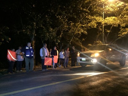 El alcalde, Mario Antonio Chama Díaz junto con la presidenta del DIF municipal de Teocelo, Veracruz; inauguraron este sábado 11 de agosto, las vialetas luminosas en la carretera de la barranca Matlacobatl. Acción en beneficio de la seguridad de los cientos de automovilistas, maestros, comerciantes, turistas y transportistas que transitan diariamente por esta vía, puerta para los municipios de las altas montañas de Veracruz.