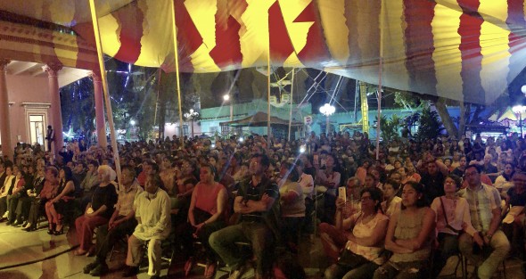 En Teocelo, Ver., en un ambiente de fiesta y con concurrida asistencia, dieron inicio las fiestas patronales de la Asunción de la Virgen, así como el festejo de la fundación de esta ciudad, con la inauguración encabezada por el alcalde Mario Chama Díaz, y la presidenta del DIF Municipal, Mara Chama.