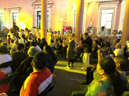 En Teocelo, Ver., en un ambiente de fiesta y con concurrida asistencia, dieron inicio las fiestas patronales de la Asunción de la Virgen, así como el festejo de la fundación de esta ciudad, con la inauguración encabezada por el alcalde Mario Chama Díaz, y la presidenta del DIF Municipal, Mara Chama.