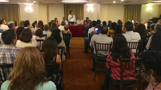 El gobernador electo de Veracruz, Cuitláhuac García Jiménez, se reunió en la ciudad de Veracruz con jueces municipales. 
